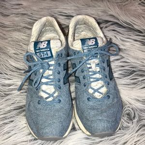 New balance sneakers (barely worn)
